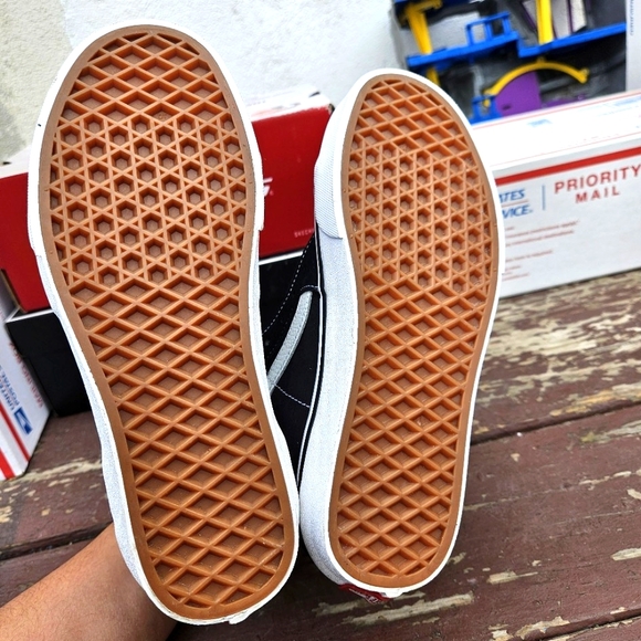 Vans Black High-Top Men's Shoes - Picture 15 of 16